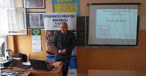 Trzy lekcje o fake newsach dla uczniów ZSZ w Pińczowie